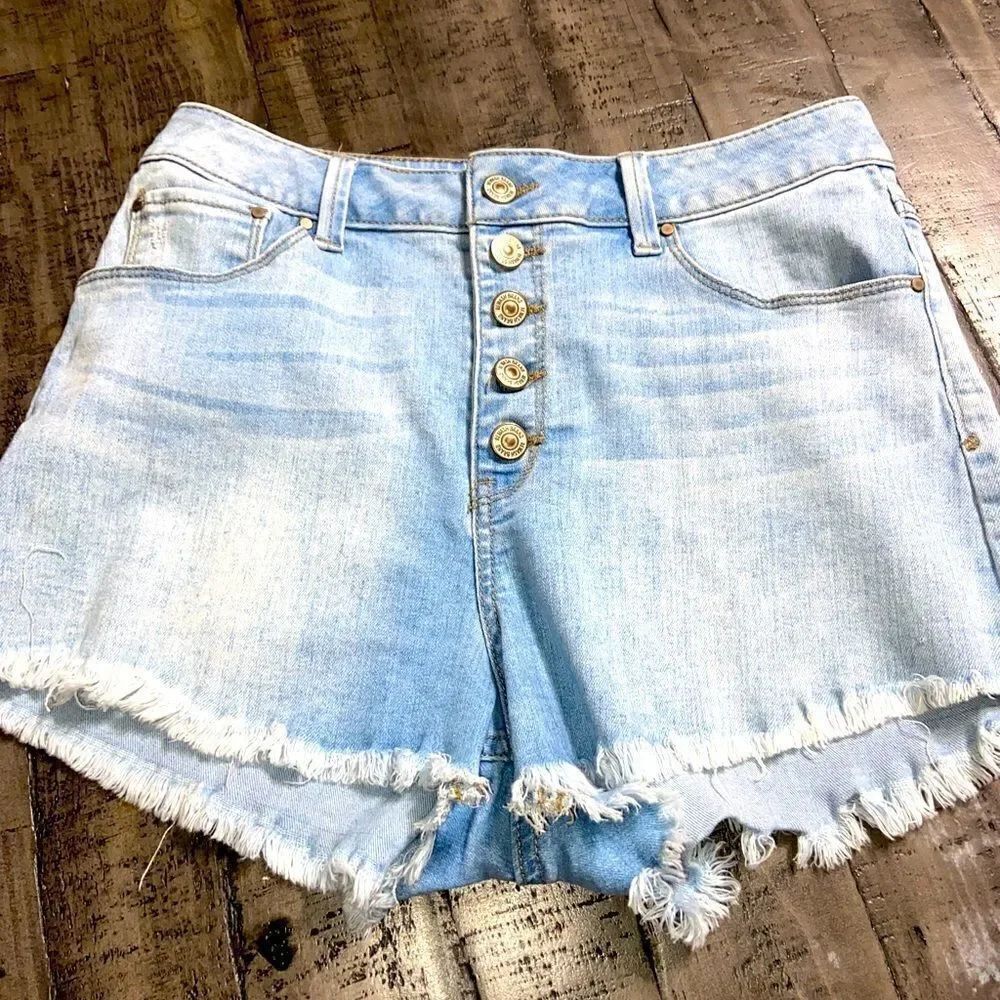Rewash button up frayed bottoms denim shorts